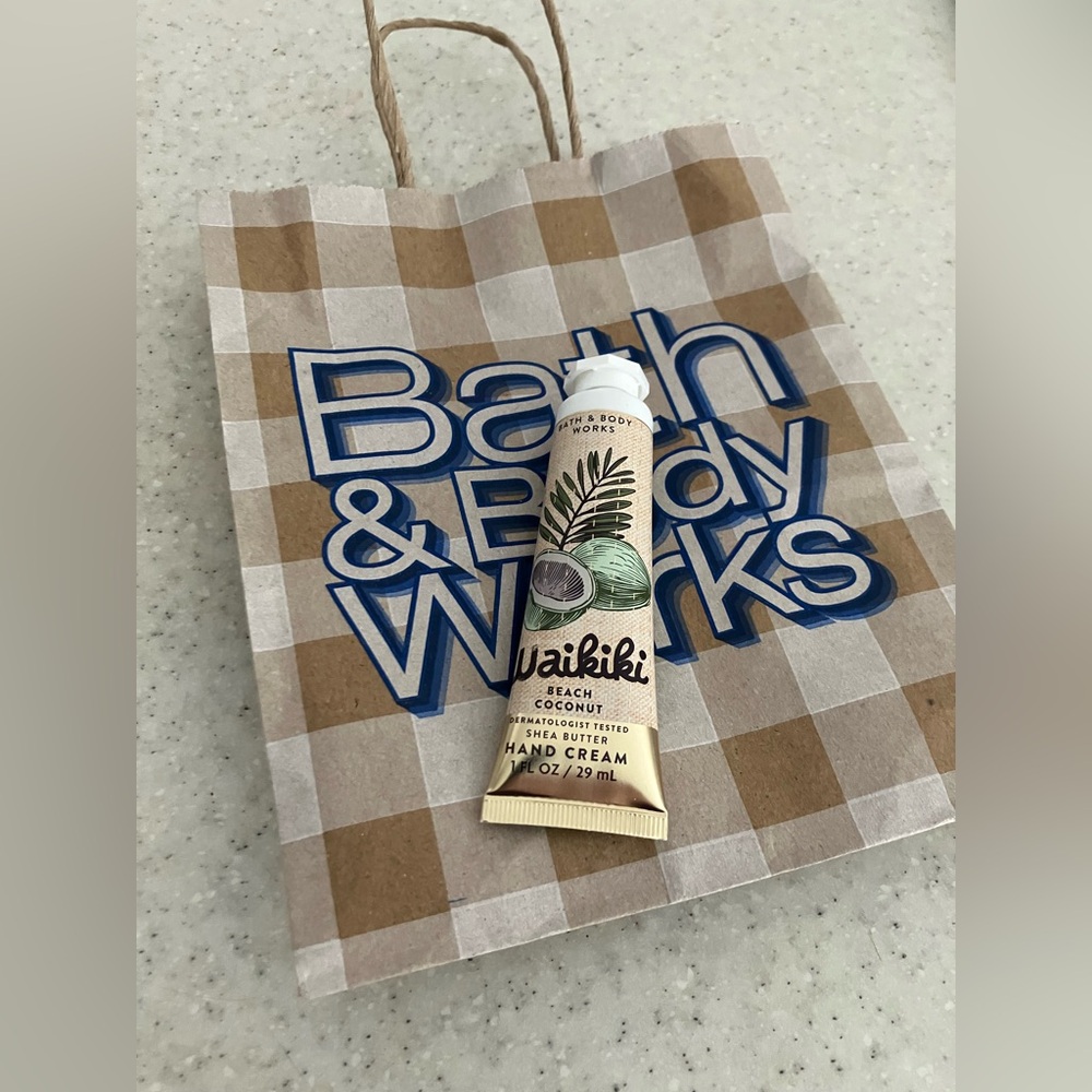 Bath & Body Works Waikiki Beach Coconut Hand Cream - 1 oz